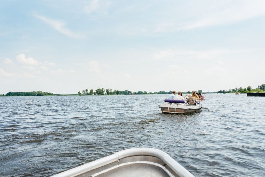 From Amsterdam: Giethoorn & Zaanse Schans Tour w/ Small Boat - Giethoorn on a Whisper Boat: your 1-hour guided canal cruise