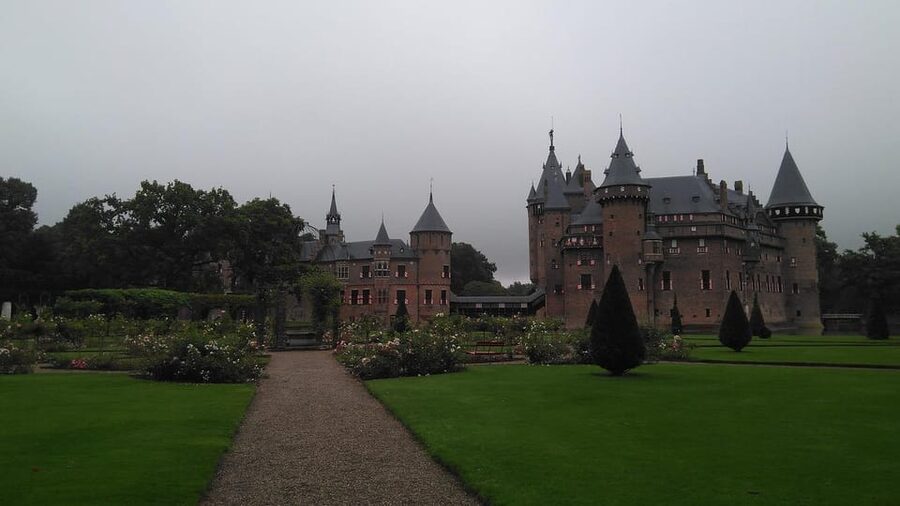 From Amsterdam: Muiderslot and De Haar Castle Tour - Private pickup and country drive from Amsterdam