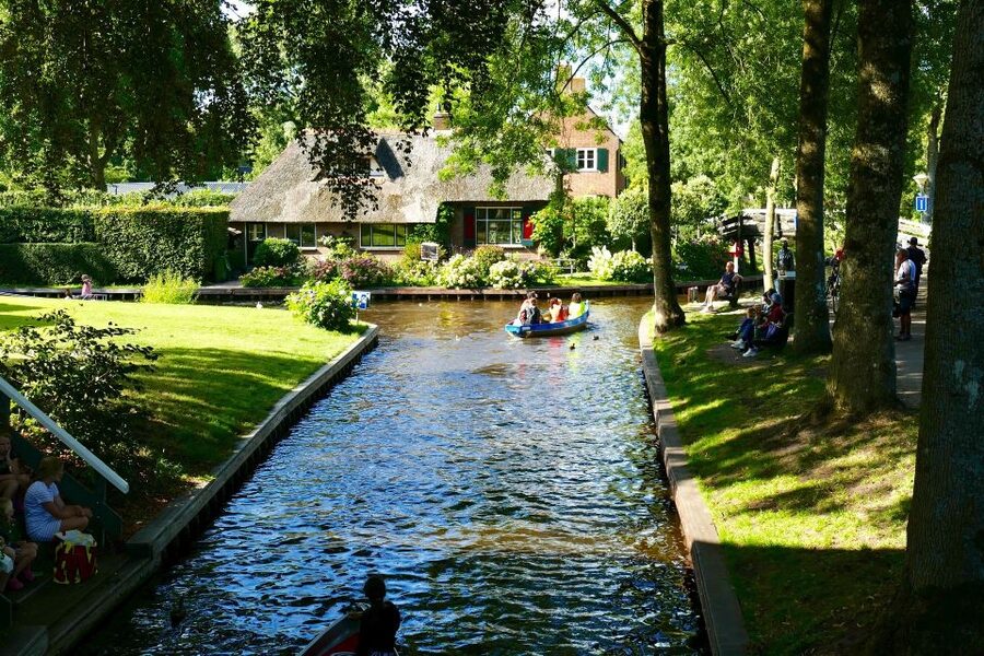 From Amsterdam: Private Sightseeing Tour to Giethoorn - The 7-hour plan from Amsterdam, and where your time goes