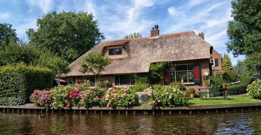 From Amsterdam: Private Tour to Giethoorn with Canal Cruise - Giethoorn called Little Venice, and what makes it special
