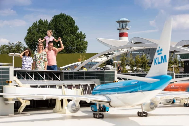 From Amsterdam: Rotterdam, Delft & The Hague Guided Day Tour - Delft for blue pottery: Royal Delft and what you’ll notice in the details