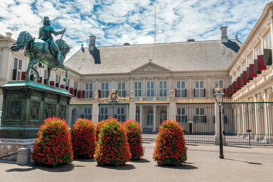 From Amsterdam: Rotterdam, The Hague & Delft Private Tour - Walking The Hague with a private guide: Noordeinde and Binnenhof