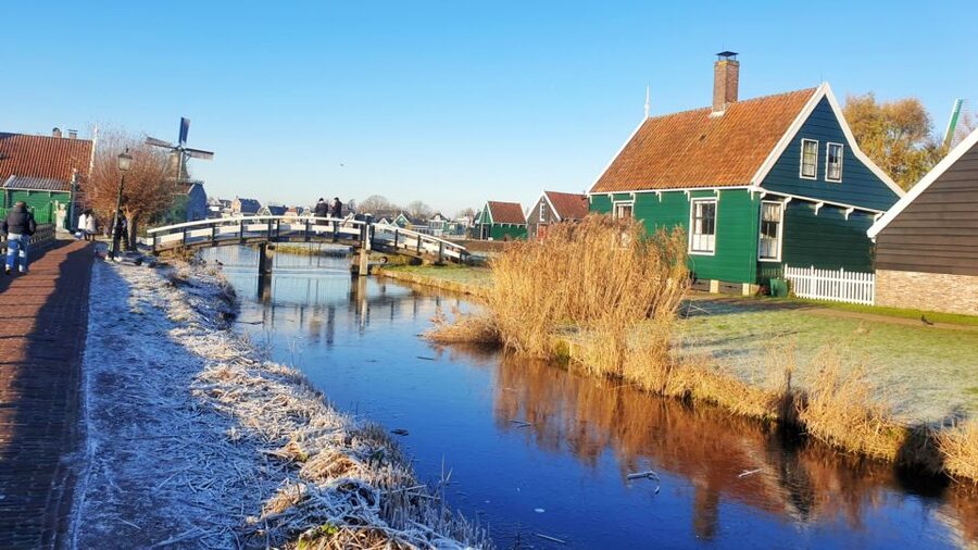From Amsterdam: Small Group Zaanse Schans and Volendam Tour - Who this tour is best for, and who might want something different