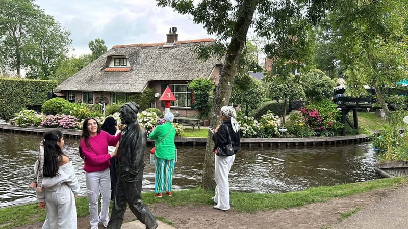 From Amsterdam to Giethoorn Day Trip - The air-conditioned coach ride: comfort matters on a long day