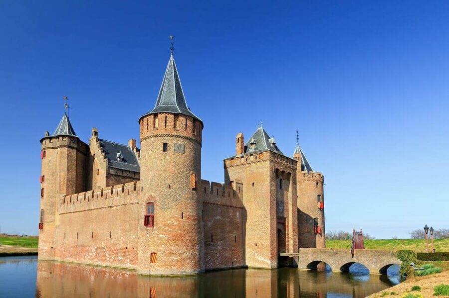 From Amsterdam: visit Zaanse Schans, Muiderslot and more! - Lunch time in Sneek: plan for 45 minutes without overthinking it