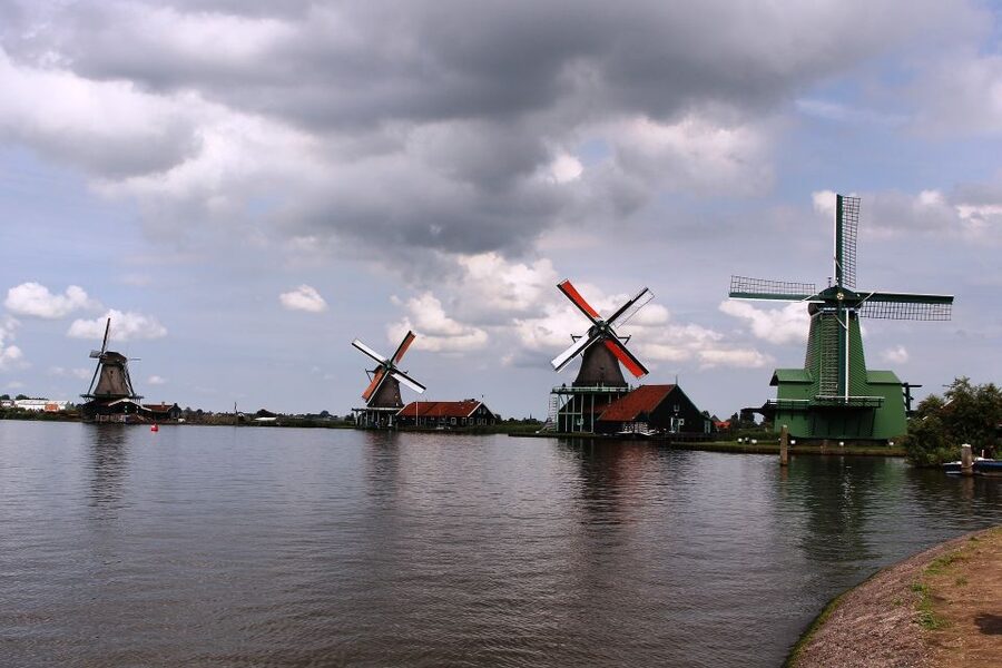 From Amsterdam: Windmills & Volendam Private Tour - Why Zaanse Schans and Volendam work as one 6-hour day