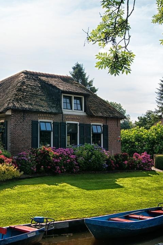 From Amsterdam: Zaanse Schans and Giethoorn Countryside Trip - Giethoorn on quiet canals: boat tour, lunch, and walking time