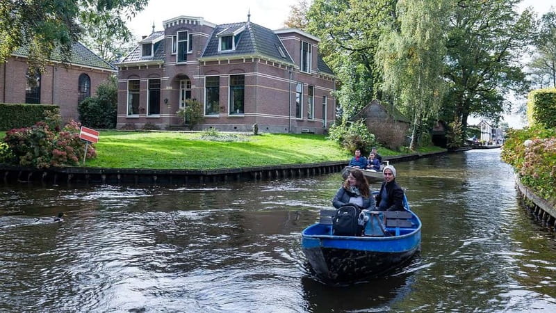 From Amsterdam: Zaanse Schans and Giethoorn Countryside Trip - Who this trip is perfect for, and who should skip it