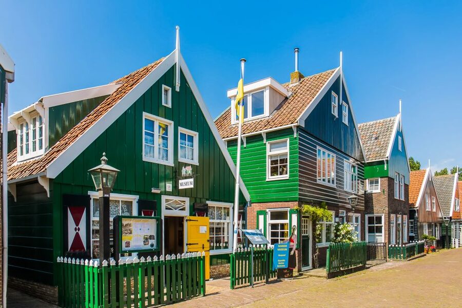 From Amsterdam: Zaanse Schans, Volendam, and Marken Day Trip - Getting the Best Out of Your Stops: Pace, Bus Time, and Group Dynamics