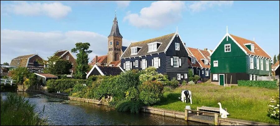 Full-day excursion to Edam, Volendam, and Marken - Stroopwafels at the cookie factory: sweet folklore you can smell