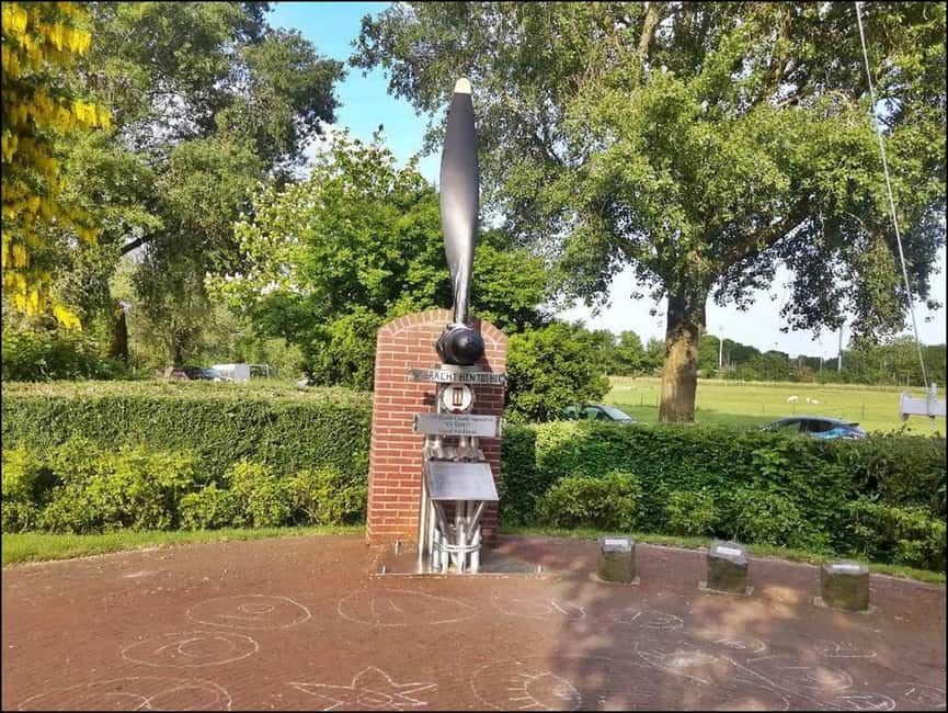 Full-day excursion to Edam, Volendam, and Marken - The historic hotel and monument stops that break up the day