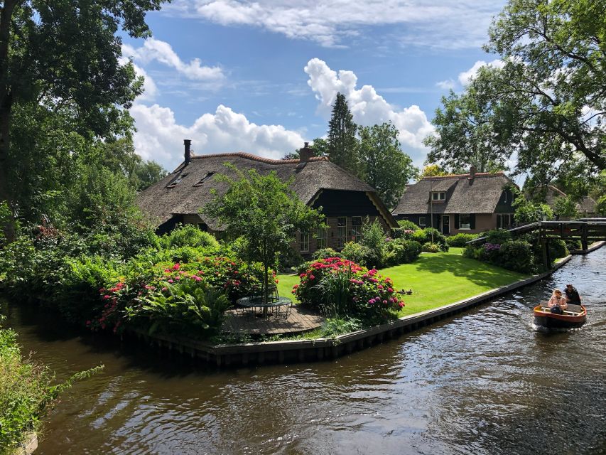 Giethoorm & Exploring the North of The Netherlands Tour - Riding a Punter in Giethoorn, Where the Guide Becomes Your Captain