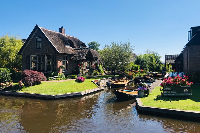 Giethoorn, Afsluitdijk, Zaanse Schans Day Tour Incl Hotel Pick Up - Cheese at Zaanse Schans, what you taste and why it works