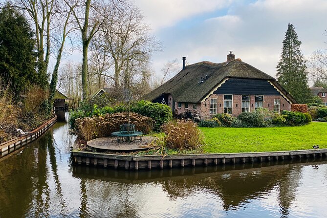 Giethoorn, Afsluitdijk, Zaanse Schans Day Tour Incl Hotel Pick Up - Giethoorn, Little Venice in a way that feels calm, not rushed