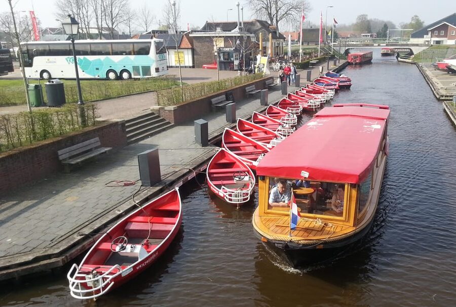 Giethoorn: Canal cruise Giethoorn village and lake - Who this cruise fits best (and who might want a different plan)