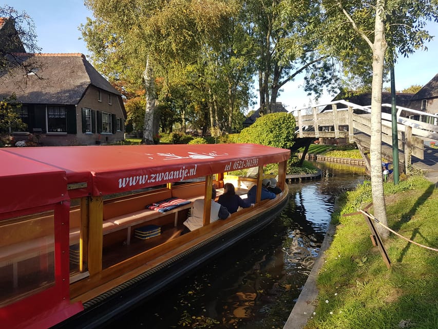 Giethoorn: Canal cruise Giethoorn village and lake - Beyond the photos: the Weerribben-Wieden lake nature moments