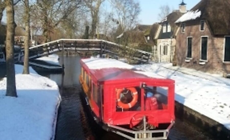 Giethoorn: Canal cruise Giethoorn village and lake - Meeting at Dominee T.O. Hylkemaweg 1, and what to do first
