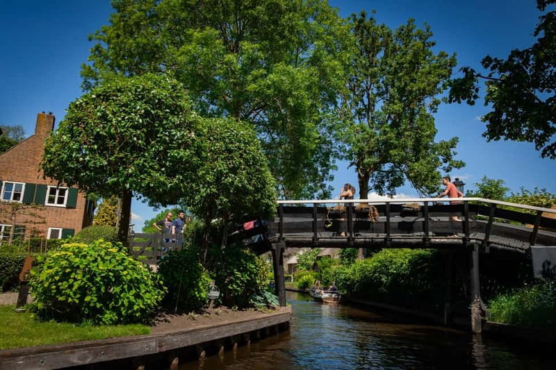 Giethoorn: Canal Cruise & lake Tour & Sightseeing Village - Should you book the Giethoorn Canal Cruise, lake Tour, and Sightseeing Village experience?