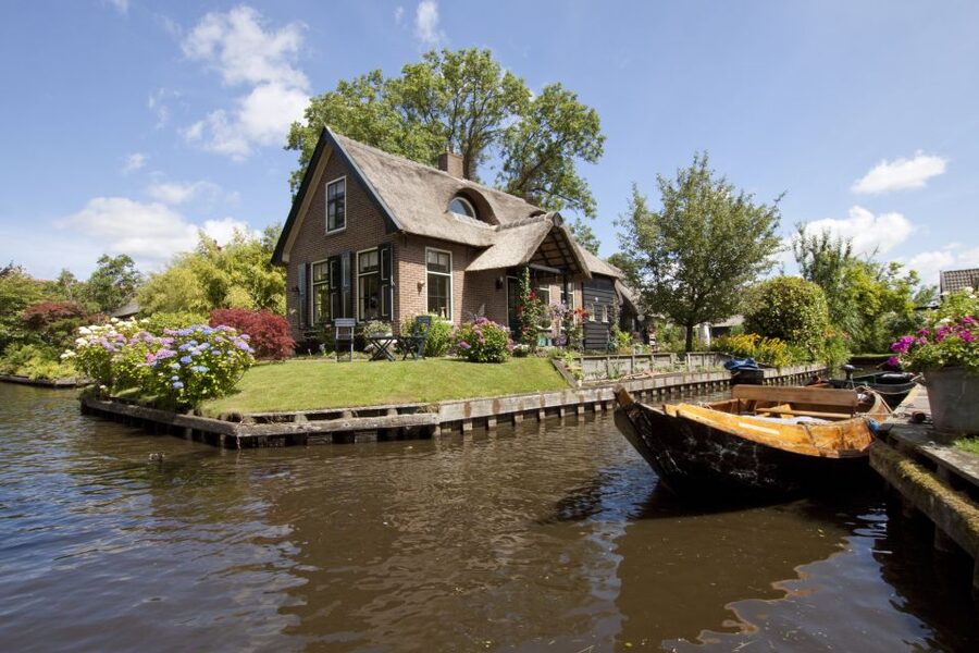 Giethoorn: Private Day Trip with Boat Tour from Amsterdam - Why Giethoorn Feels Like a Dutch Postcard From Amsterdam