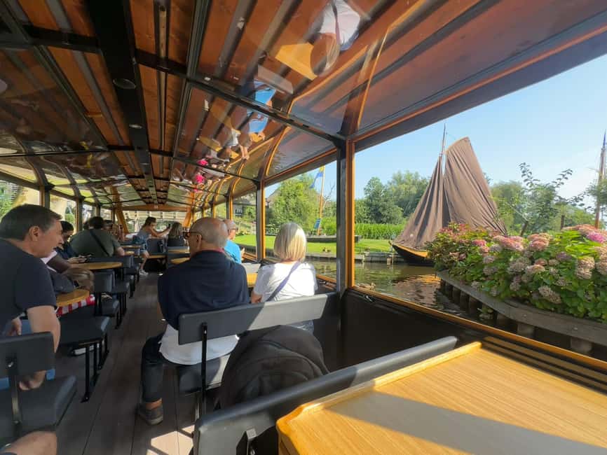 Giethoorn: Round trip from Amsterdam optional guided cruise - The coach ride: low hassle, predictable timing