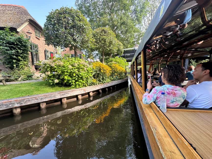 Giethoorn: Round trip from Amsterdam optional guided cruise - Who should book this Giethoorn coach trip