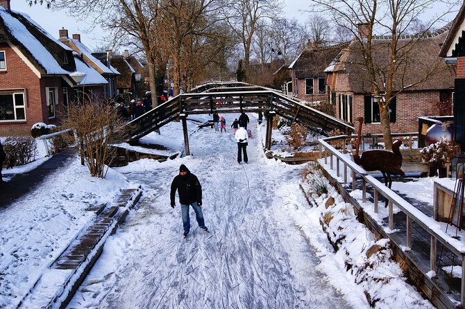 Giethoorn Small-Group Tour from Amsterdam (Max. 8 People) - 90 Minutes to Wander Giethoorn on Your Own