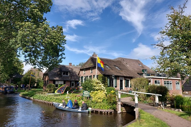 Giethoorn Small-Group Tour from Amsterdam (Max. 8 People) - The 1-Hour Boat Tour, Focused on the Old Canals