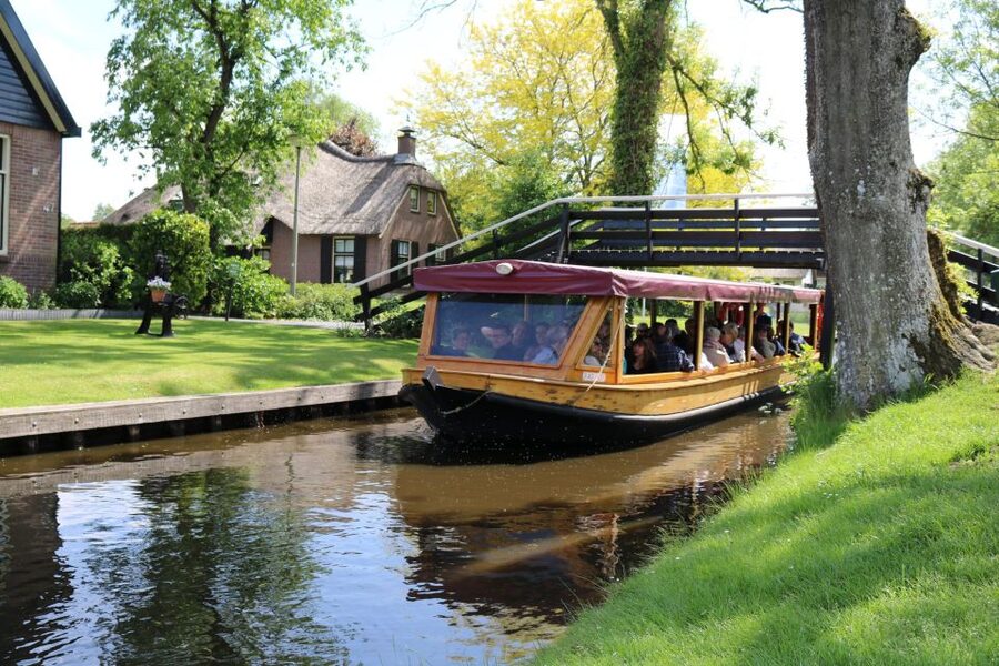 Giethoorn: Village & National Park Canal Cruise with Coffee - Weerribben-Wieden From the Water: What You Should Expect