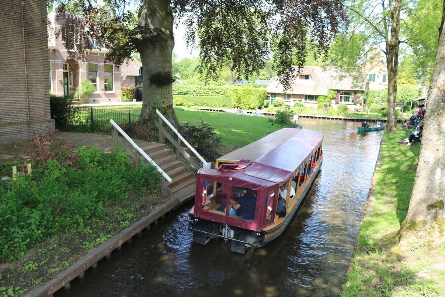Giethoorn: Village & National Park Canal Cruise with Coffee - Meeting Point and Getting Ready: What to Bring, What Not To