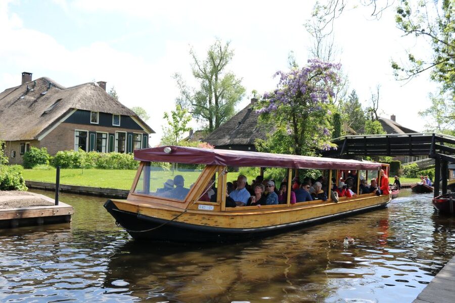 Giethoorn: Village & National Park Canal Cruise with Coffee - Who This Cruise Is Best For