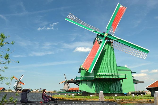 Giethoorn, Zaanse Schans Windmills Guided Day Trip from Amsterdam - The Amsterdam-to-outskirts run, and how that sets your tone