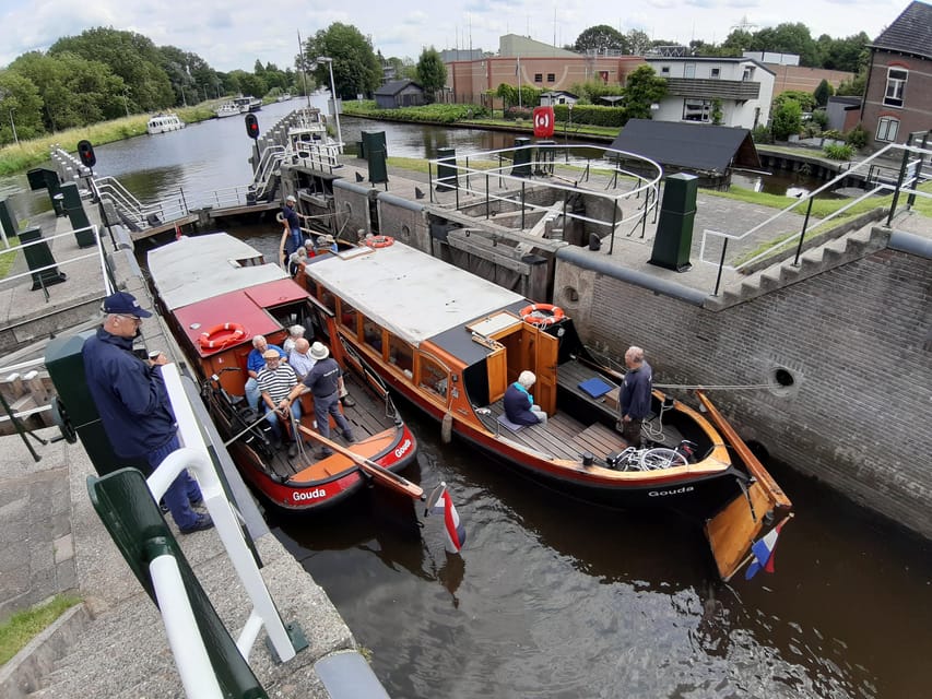 Gouda: Historical Canal Cruise - Skipper Narration That Actually Helps You Follow the City