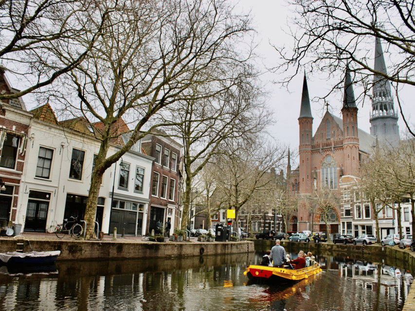 Gouda: Open Boat City Canal Cruise - The skipper’s role: fun facts, questions, and the language reality