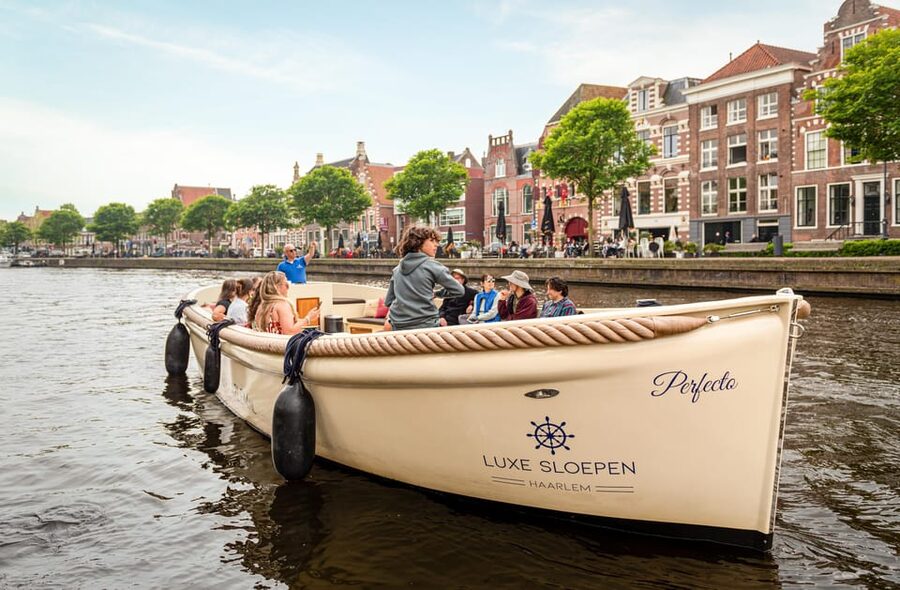 Haarlem: De Adriaan Windmill Tour + Open Canal Cruise - Who this tour suits best in Haarlem