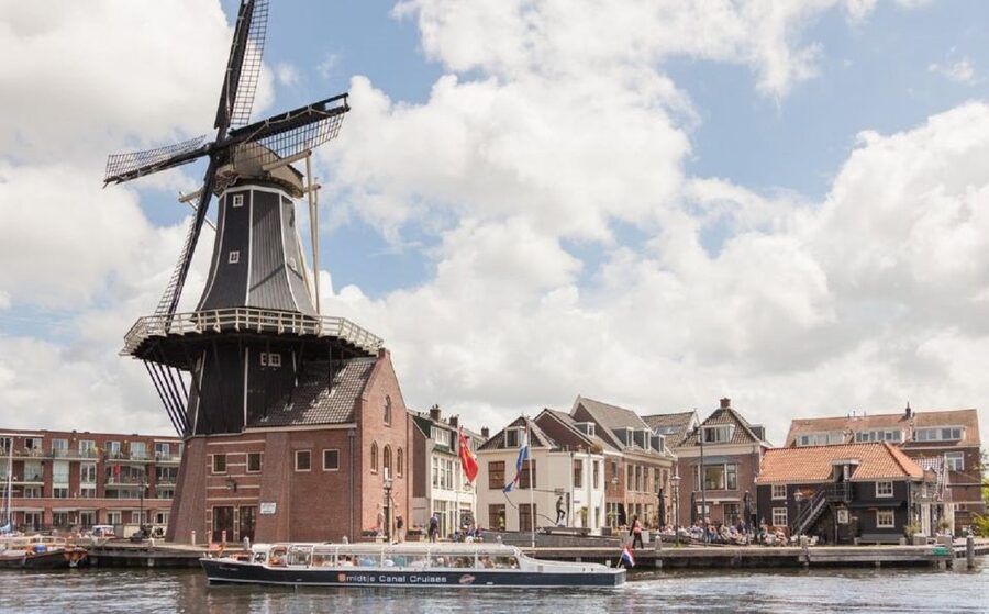 Haarlem: Dutch Windmill & Spaarne River Sightseeing Cruise - Windmill De Adriaan and the Unicorn Windmill, photographed like a pro