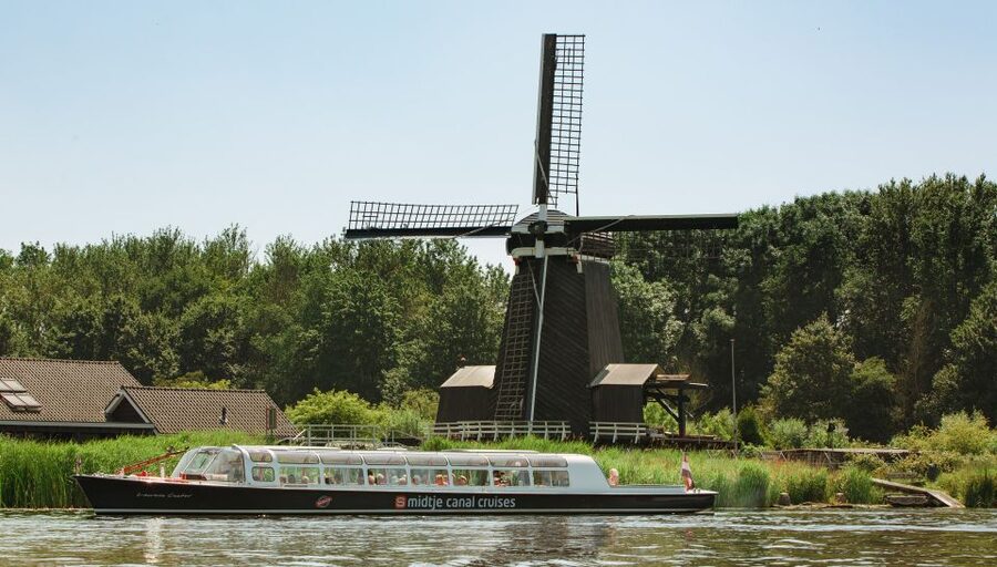 Haarlem: Dutch Windmill & Spaarne River Sightseeing Cruise - Weighing House and city landmarks, seen at river level