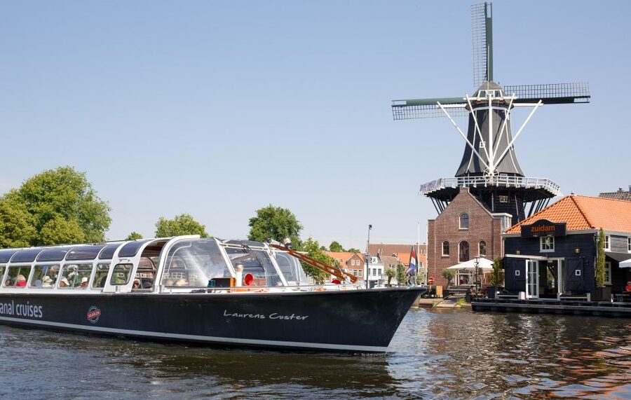 Haarlem: Dutch Windmill & Spaarne River Sightseeing Cruise - Heated boats and comfort in real weather