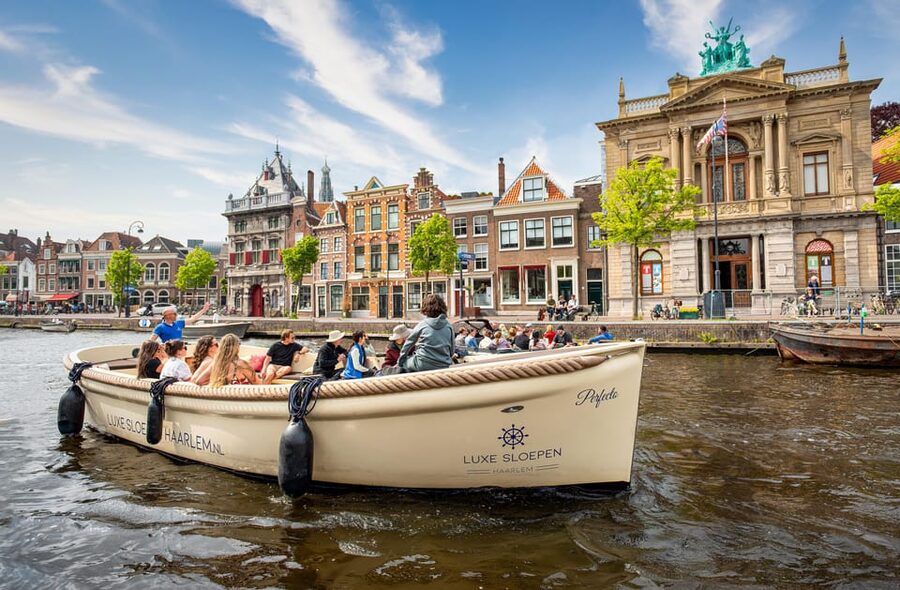 Haarlem: Guided Highlights Canal Cruise on Open Boat - The 50 Minutes That Actually Feel Relaxing: Open Boat Comfort and Electric Quiet