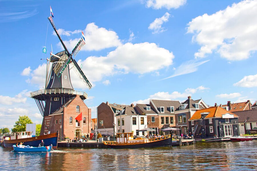 Haarlem Highlights Bike Tour - Canals and the Haarlem rhythm you feel from the saddle