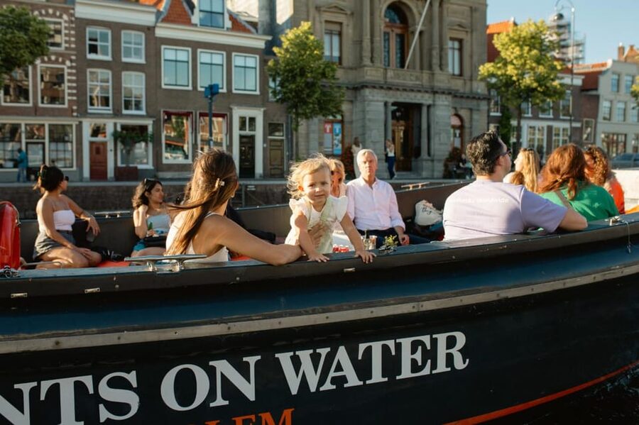 Haarlem: Sightseeing Boat Tour with Snacks and Drinks - Should you book this Haarlem boat tour?