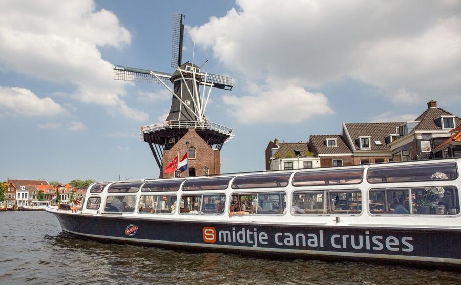 Haarlem: Sightseeing Canal Cruise through the City Center - From Teylers Court to the Spaarne: Getting Oriented in Style
