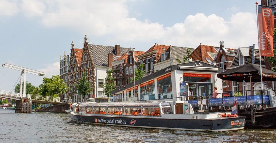 Haarlem: Sightseeing Canal Cruise through the City Center - Stadsschouwburg and Frans Hals Museum: Cultural Haarlem in Motion
