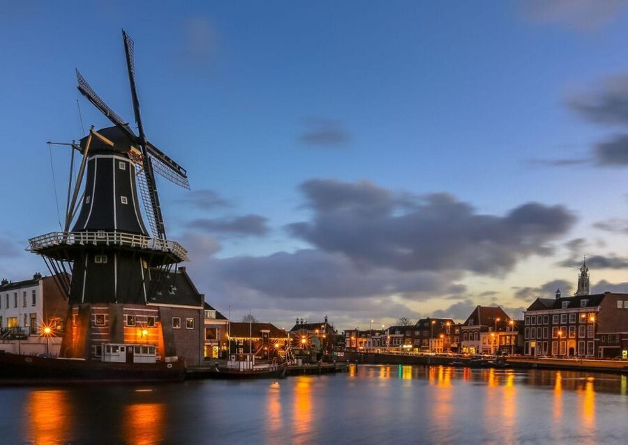 Haarlem: Sightseeing Canal Cruise through the City Center - Boat Comfort Matters: Heated Options and Seasonal Reality