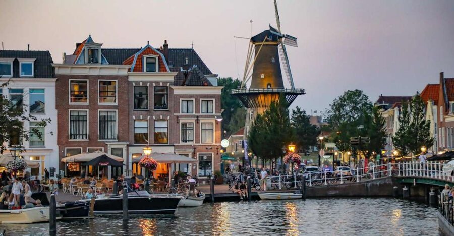 Historical Leiden: Private Walking Tour with a Local Guide - Starting at Beestenmarkt, then getting your bearings fast