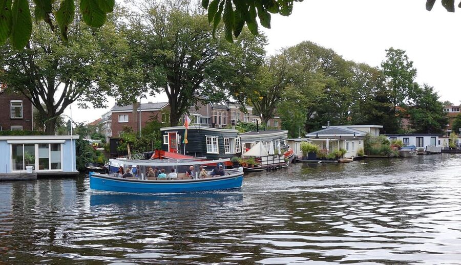 Leiden: Cruise through the Historic City Center with Guide - What You Actually See From the Water: Bridges, Parks, Terraces, and University Views