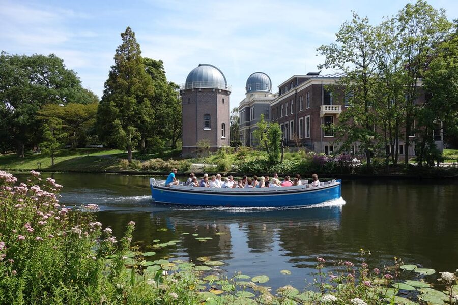 Leiden: Cruise through the Historic City Center with Guide - Low Bridges and Ducking Moments: Small Adventure With Real Practical Value