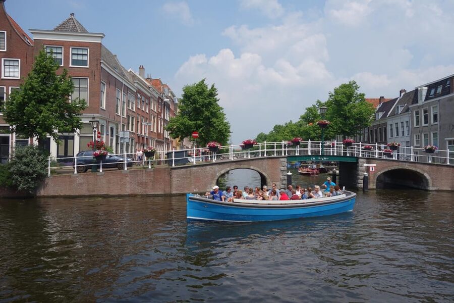 Leiden: Cruise through the Historic City Center with Guide - Weather-Proof Comfort: Covered and Heated Boat, Plus Buying Drinks Before You Board