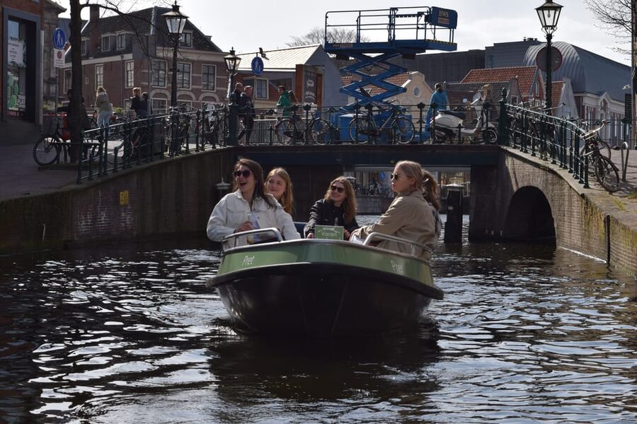 Leiden: Electric Boat Rental - Weather and water time: when this really shines
