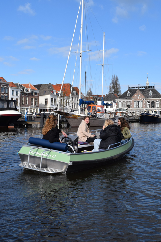 Leiden: Electric Boat Rental - How the electric boat changes the atmosphere