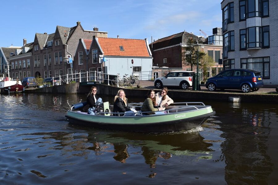Leiden: Electric Boat Rental - Route freedom: creating your own mini itinerary